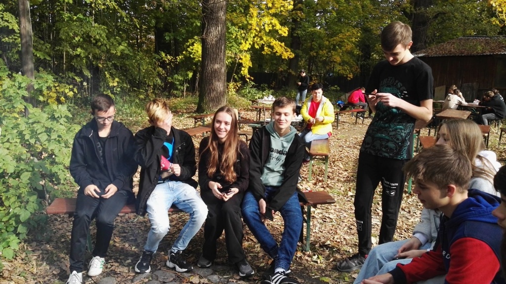 Programiści na ognisku.