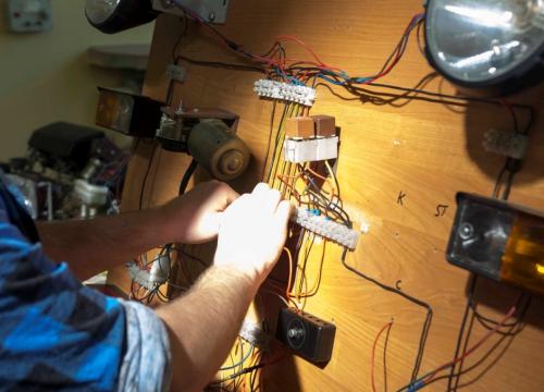 Technik elektryk