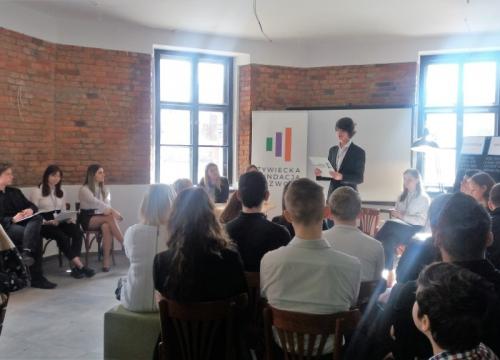 Debaty "na tarczy"