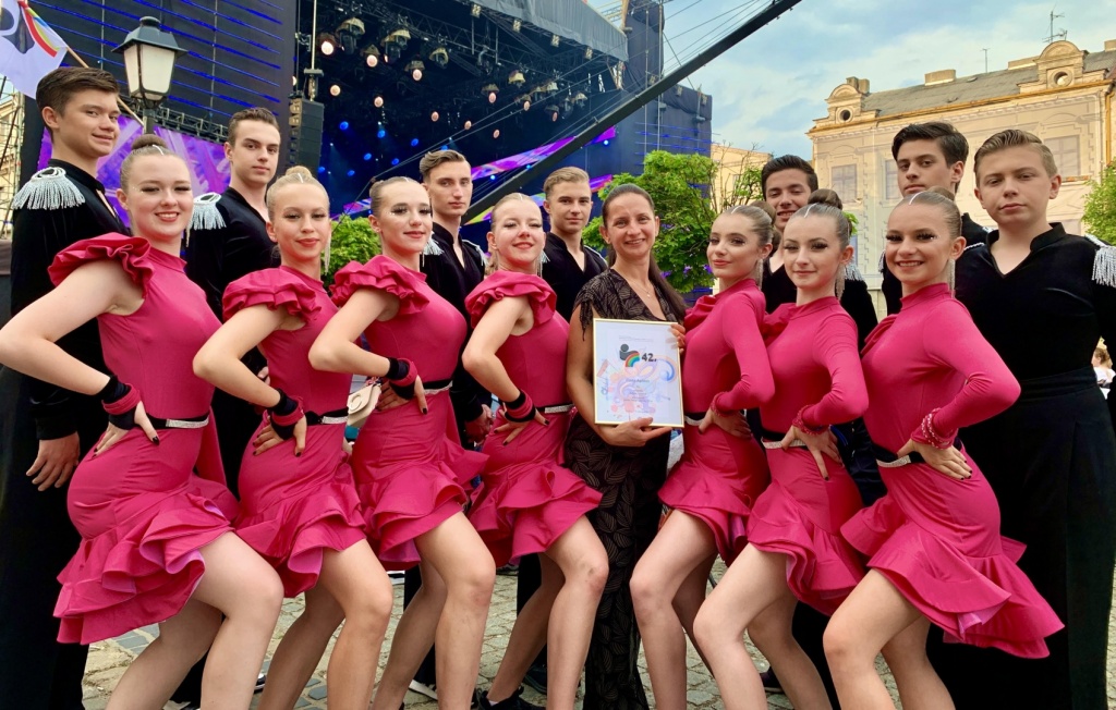 ZŁOTY APLAUZ dla AQUA Dance 